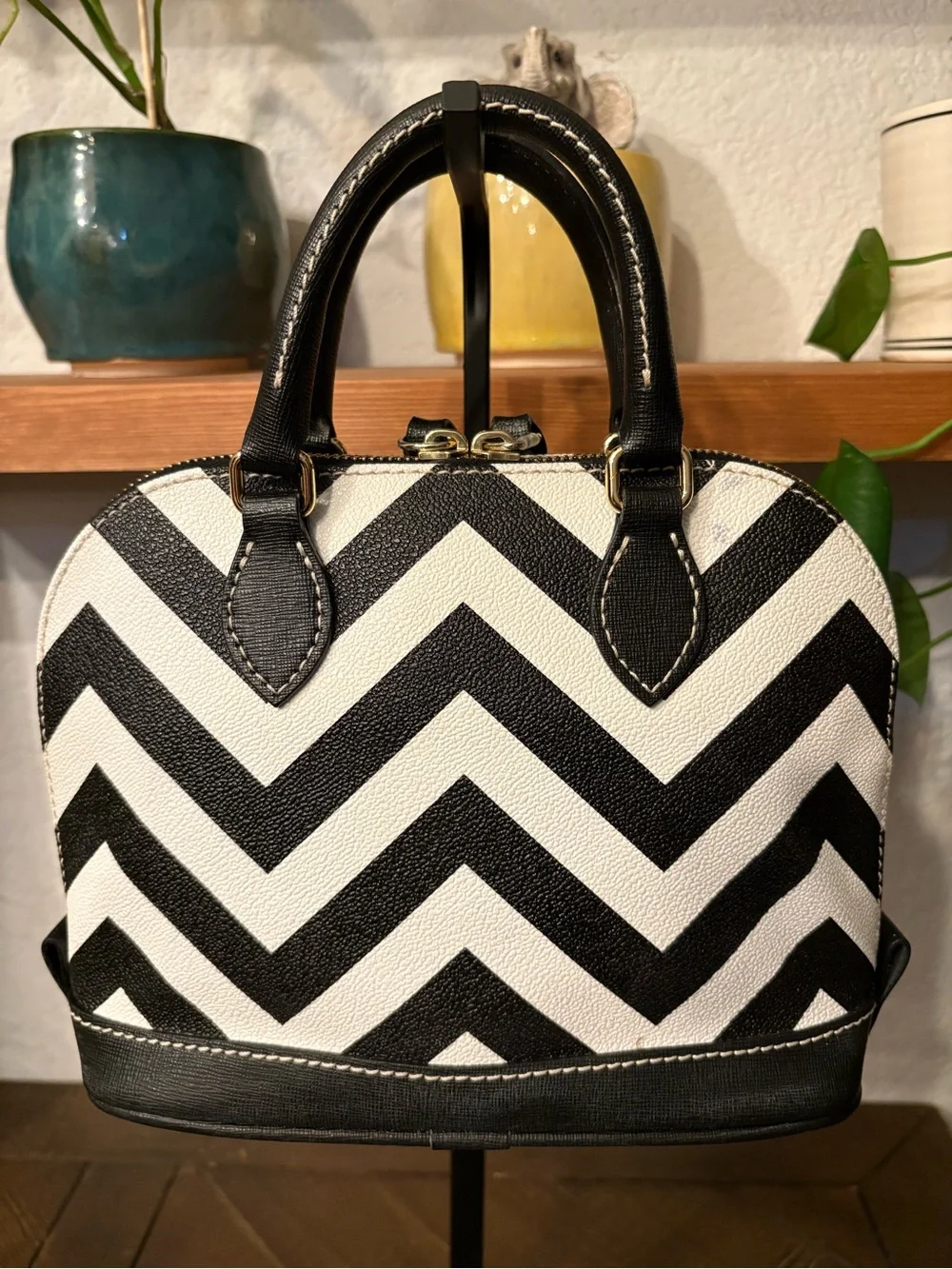 Dooney & Bourke adorable dooney