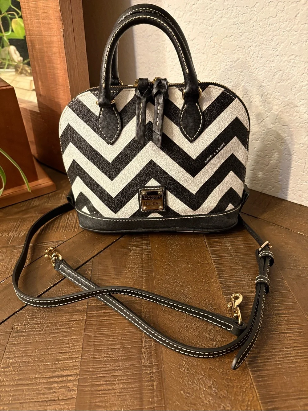 Dooney & Bourke adorable dooney