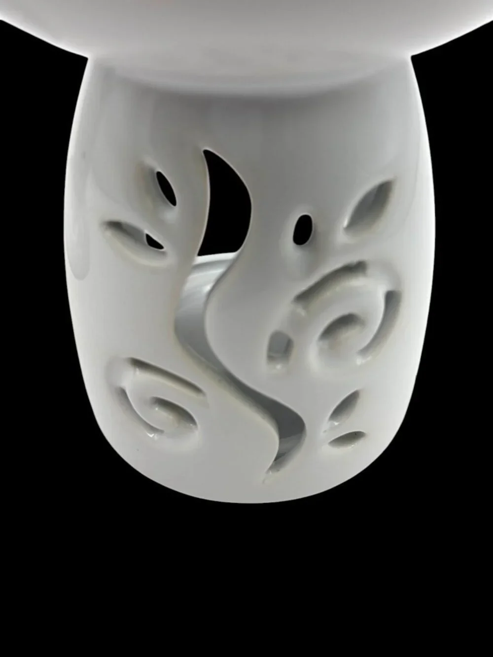 Pair of White Ceramic Wax Melt Burners / Oil Warmers Cutout Scroll Design