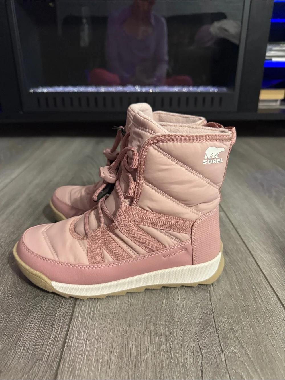 NWT Sorel Whitney Girls Short Pink Lace-Up Insulated Winter Boot