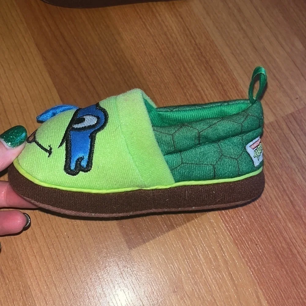 Teenage Mutant Ninja Turtle Leonardo Toddler Boys' Slipper Size small 5/6