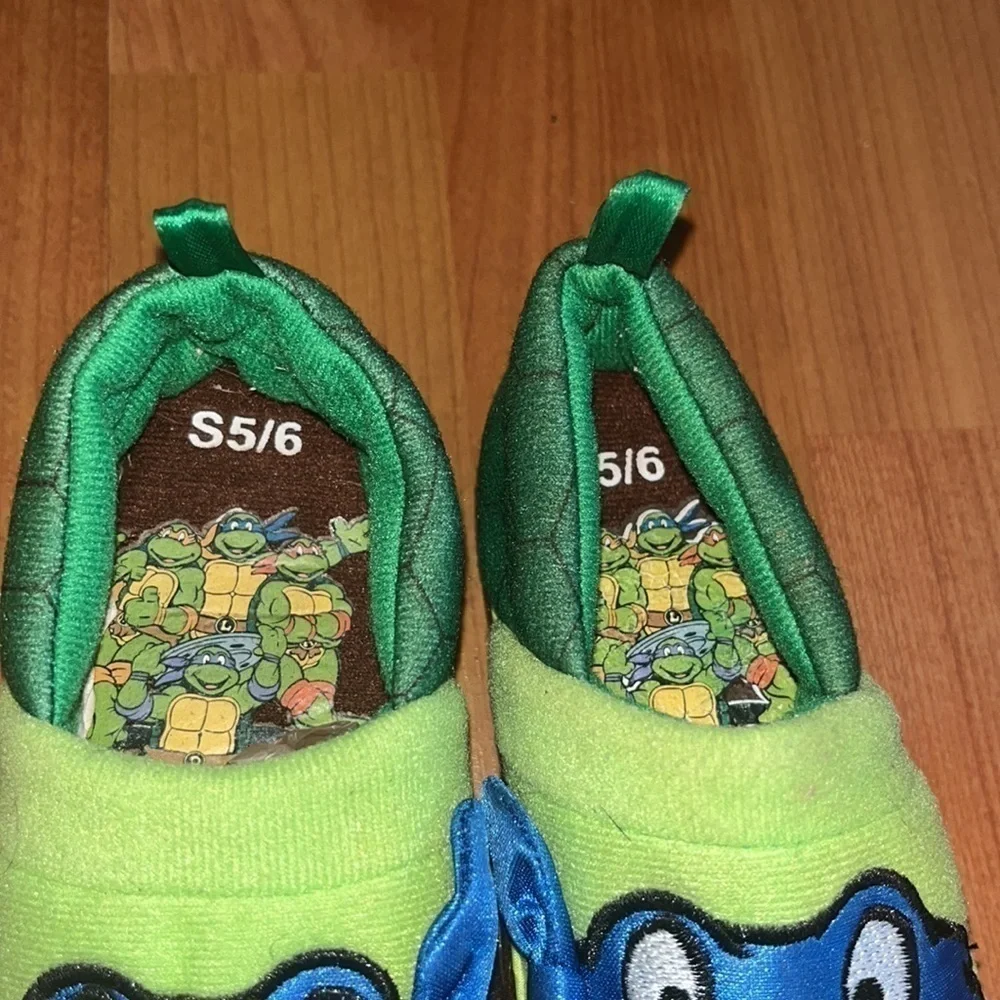 Teenage Mutant Ninja Turtle Leonardo Toddler Boys' Slipper Size small 5/6