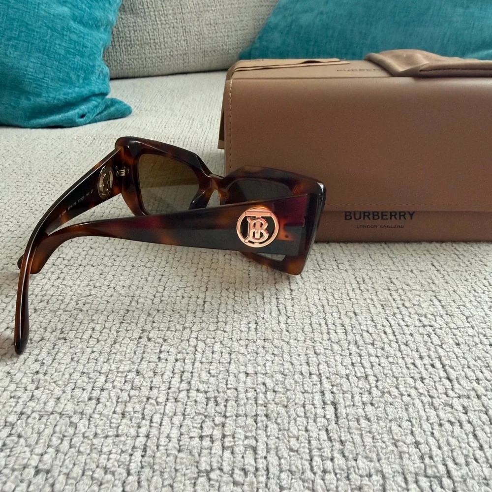 Burberry very little