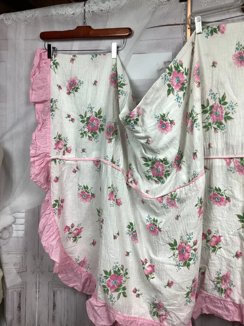 Vintage Floral Pink Ruffled Bedspread Coverlet Twin