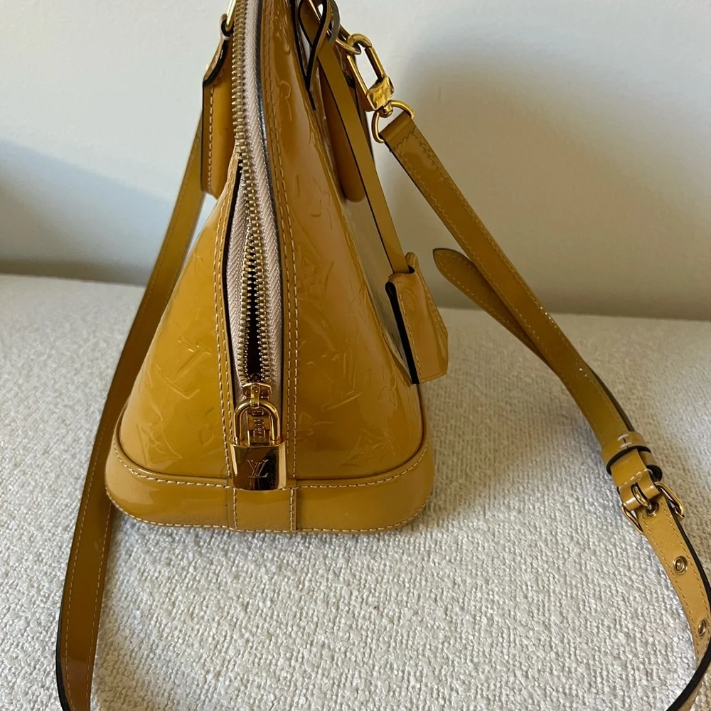 Louis Vuitton beautiful authentic