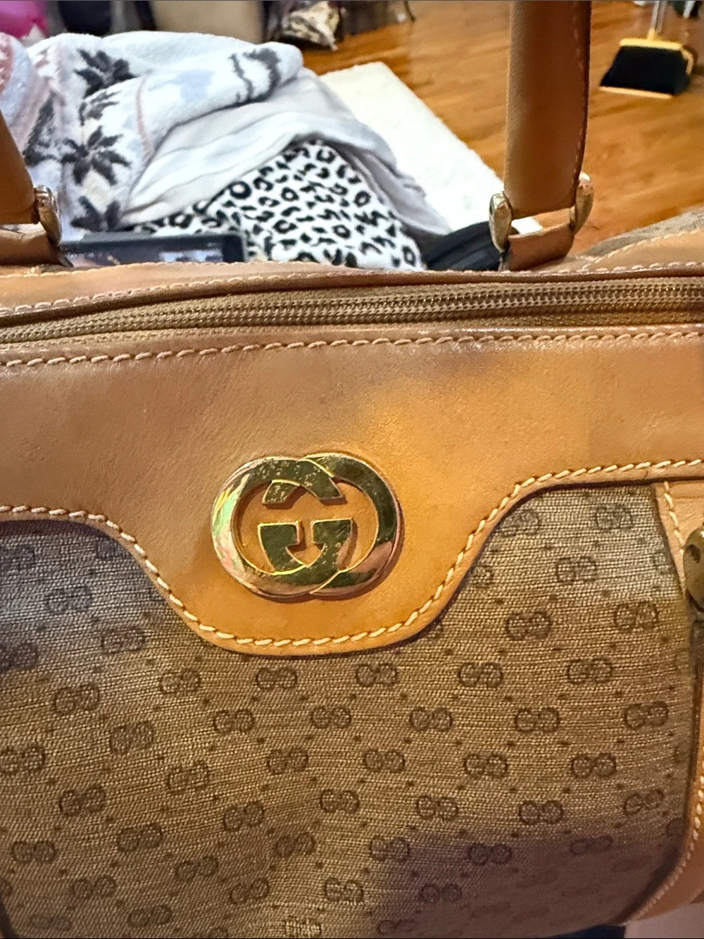 Gucci satchel gg