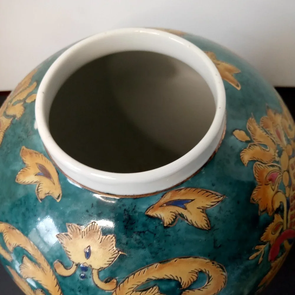 Medium  Round Porcelain vase Green In Color Floral‎ Pattern