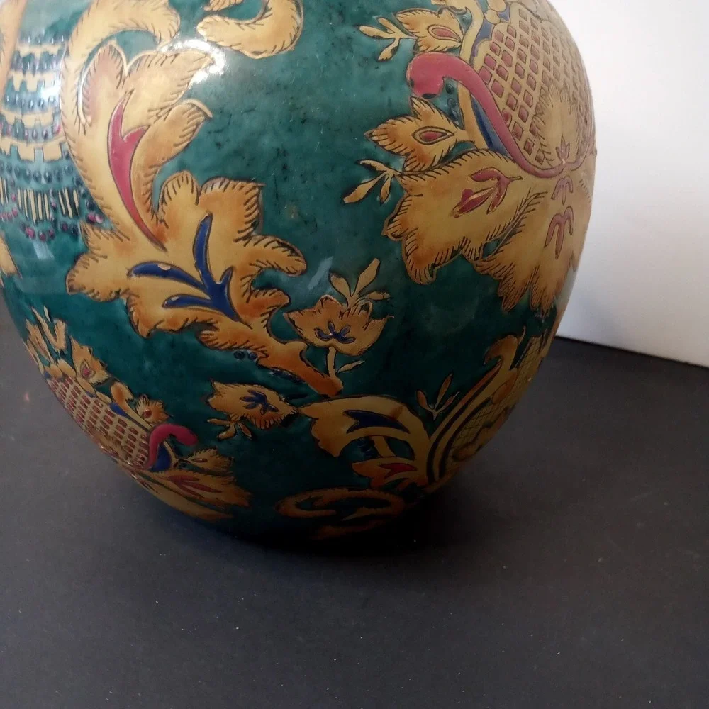 Medium  Round Porcelain vase Green In Color Floral‎ Pattern