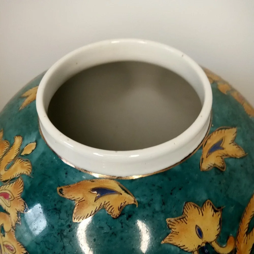Medium  Round Porcelain vase Green In Color Floral‎ Pattern
