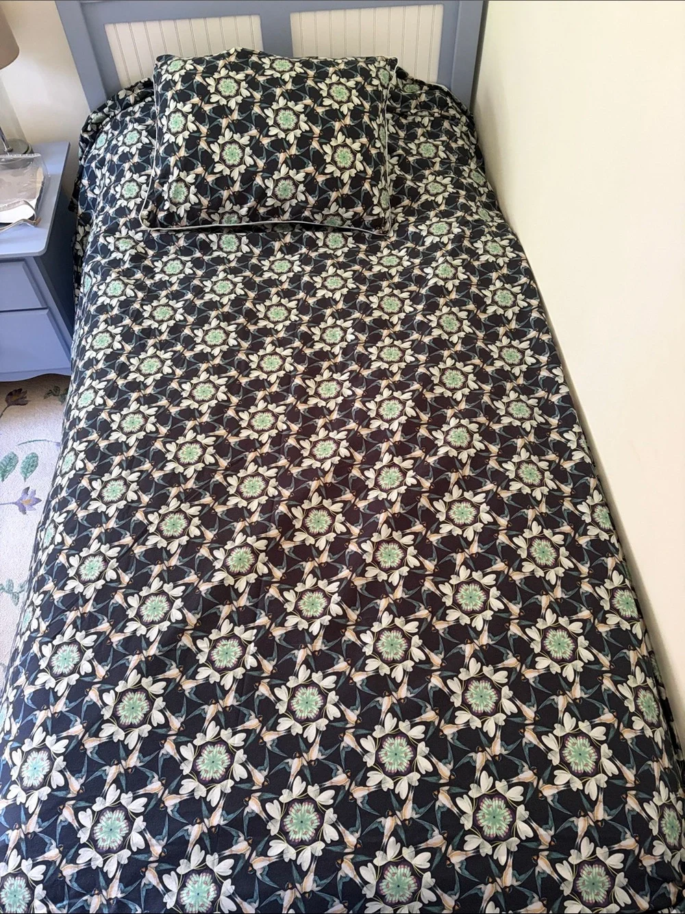 Ted Baker Purple  Butterfly and Floral Ombre Duvet set size twin. Double sided.