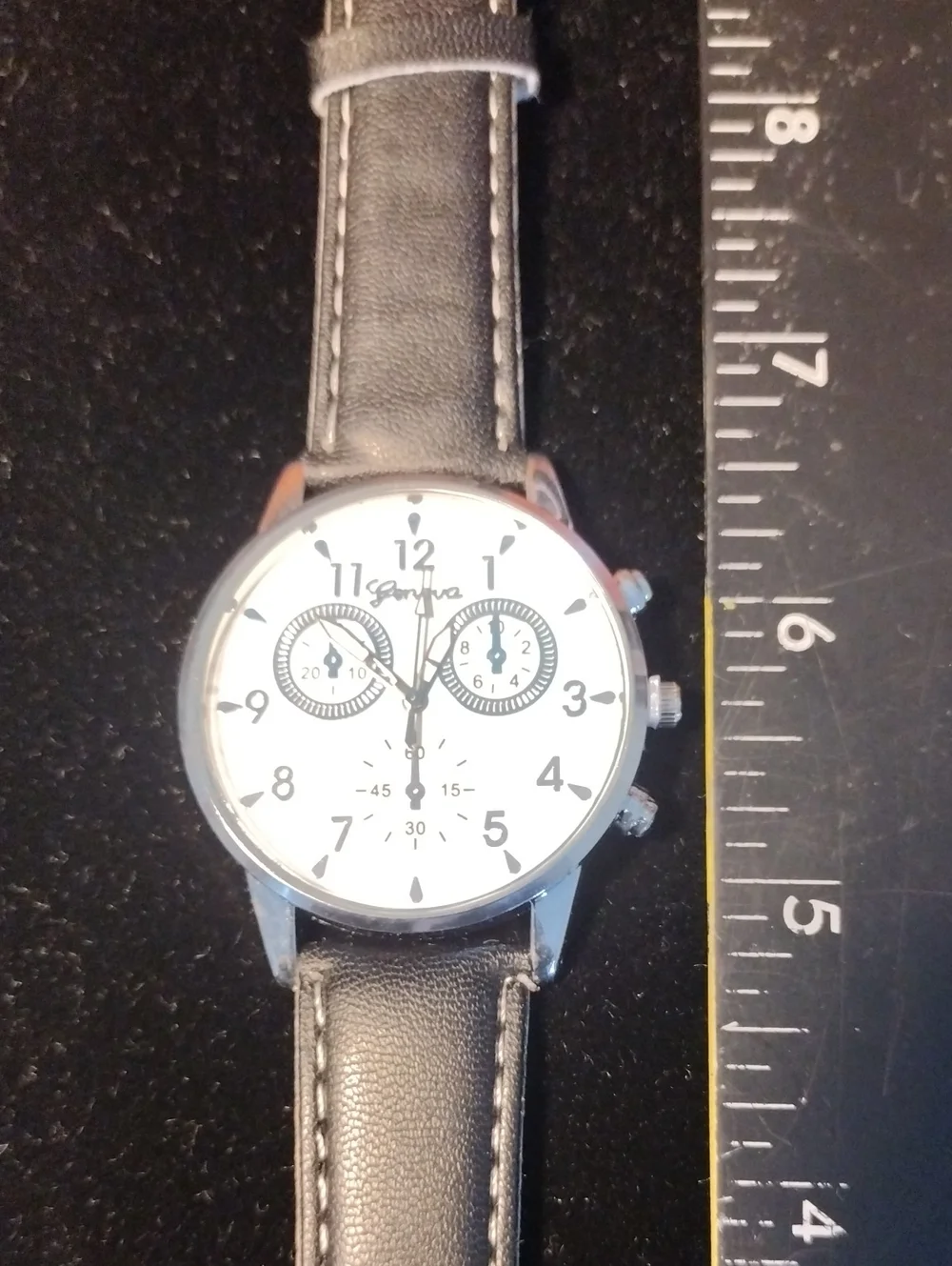 Men's Black Leather Strap Watch - Unbranded