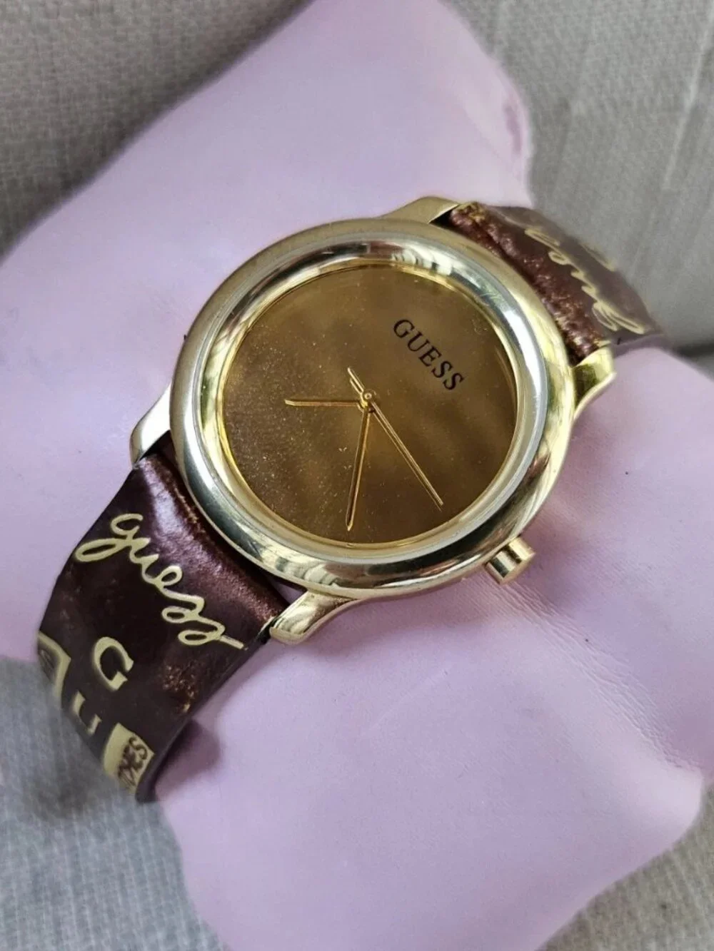 Vintage Guess Wristwatch Unisex Brown Leather Strap Gold Tone Face Analog Watch