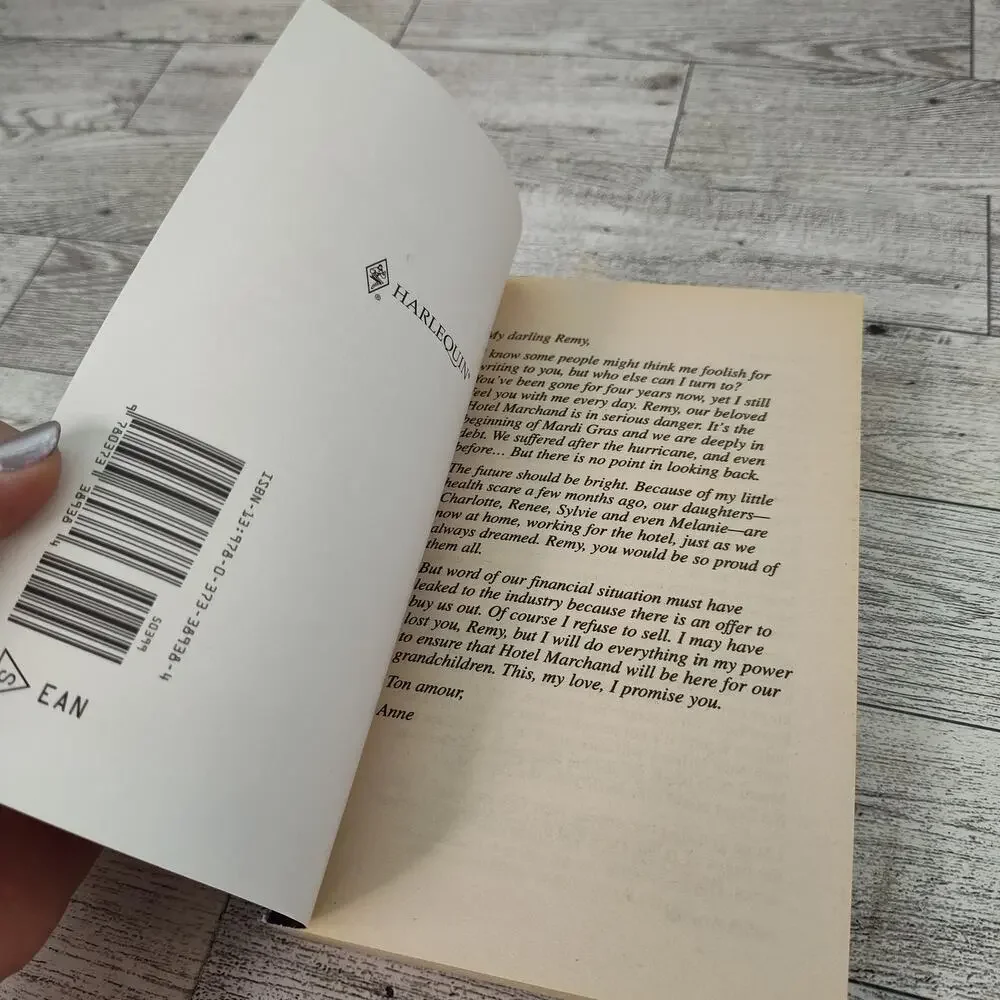 Book dark hotel