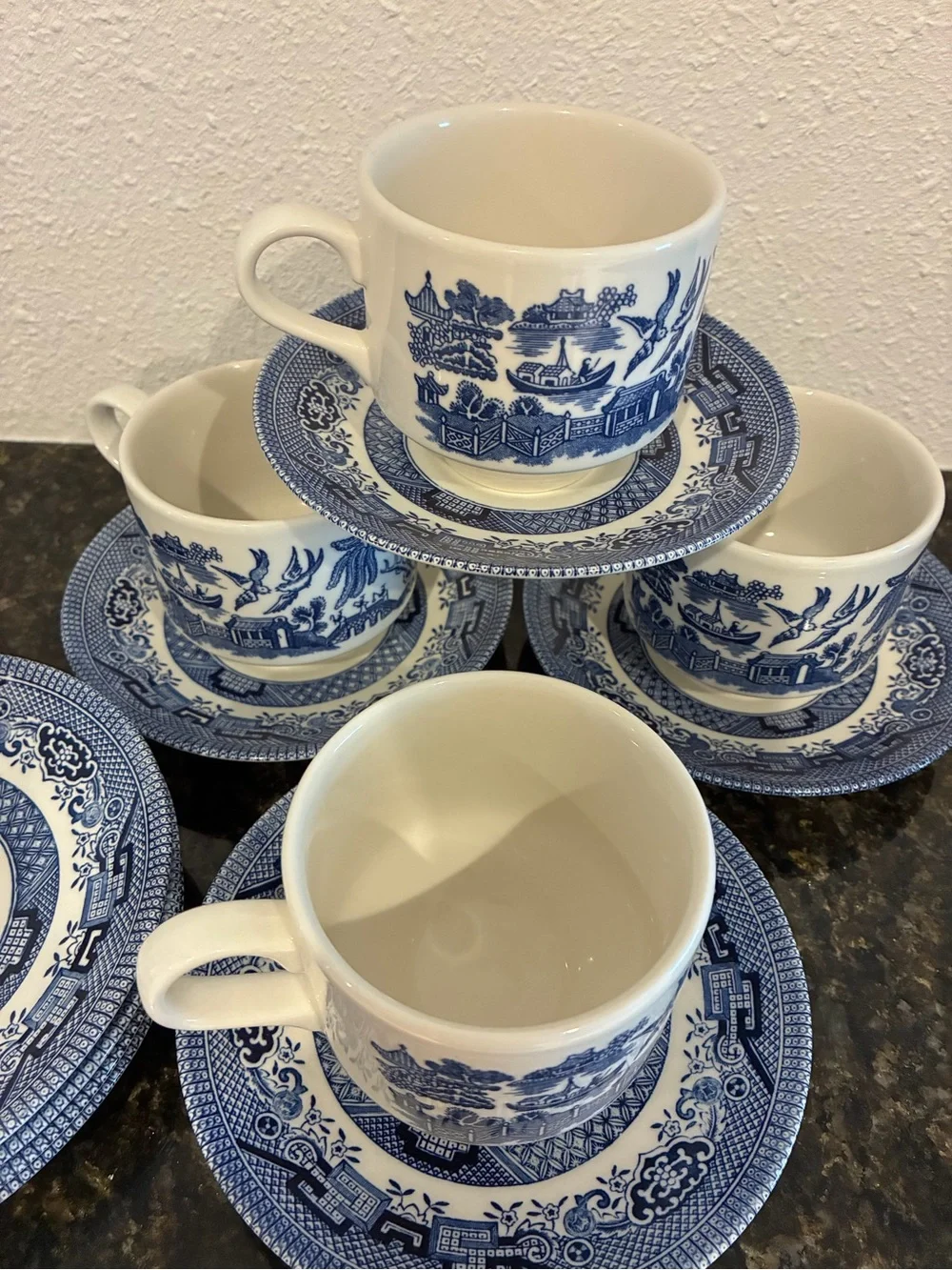 Churchill 4 blue/White Porcelain Tea Cups/saucers Classic Willow Style England