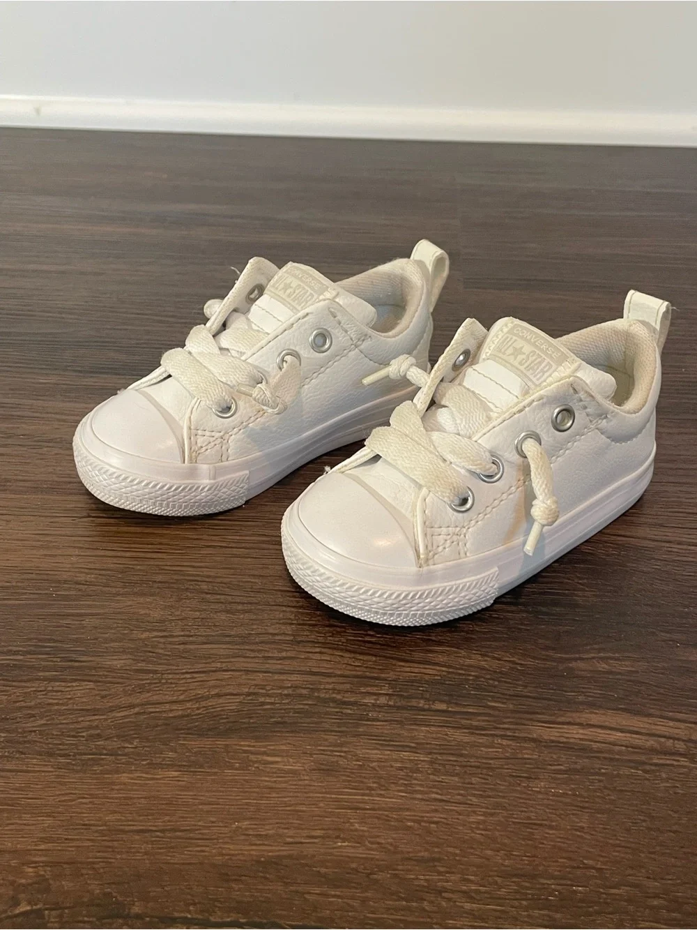 Converse pairs scuff