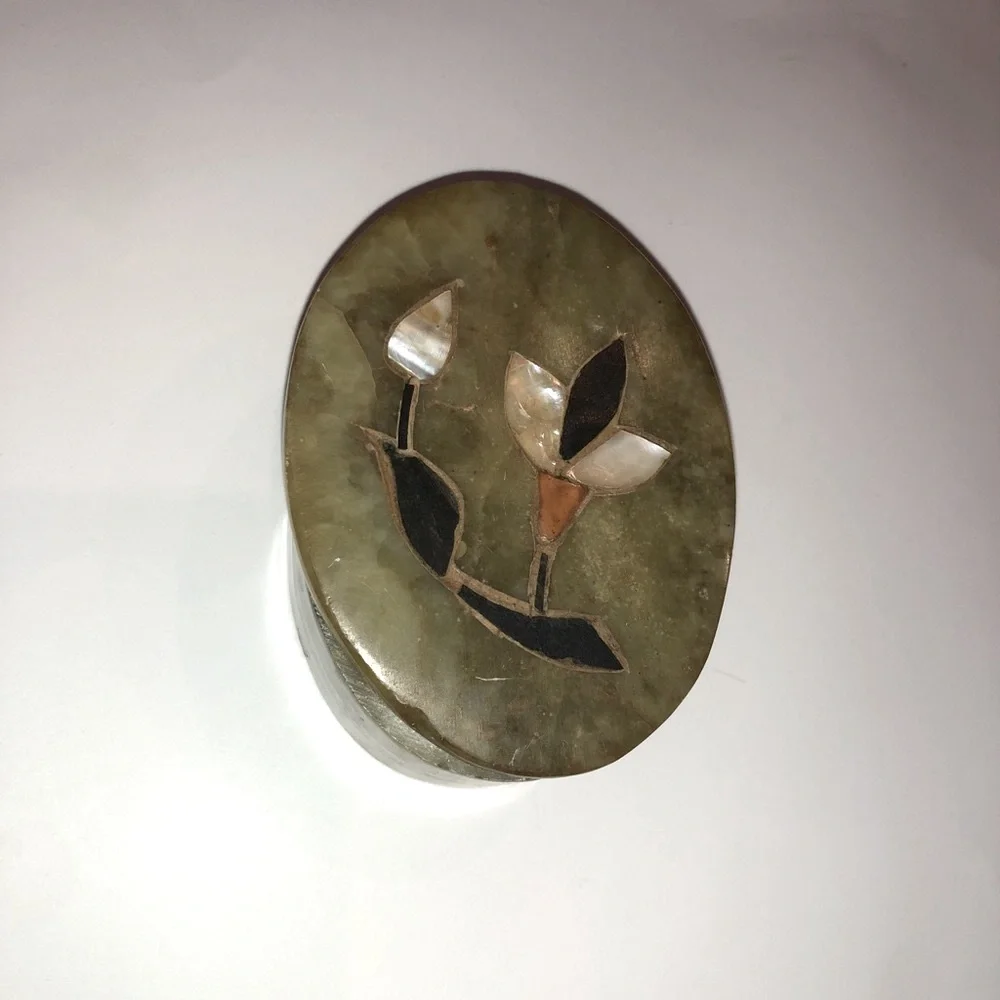 N/A black oval