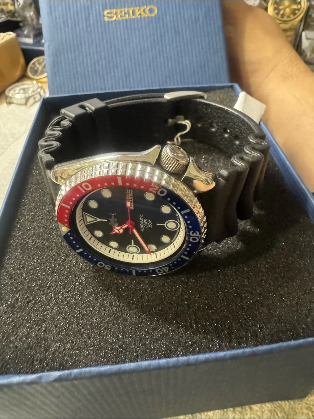 #194 Seiko Automatic Diver 150M Men's Swim Watch - Blue/Red