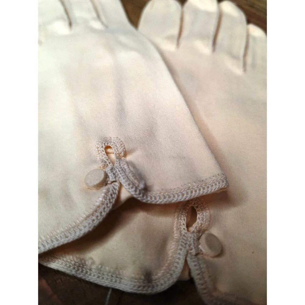 Vintage Cream Wrist Length Formal Gloves Scalloped Button Detail Mid Century