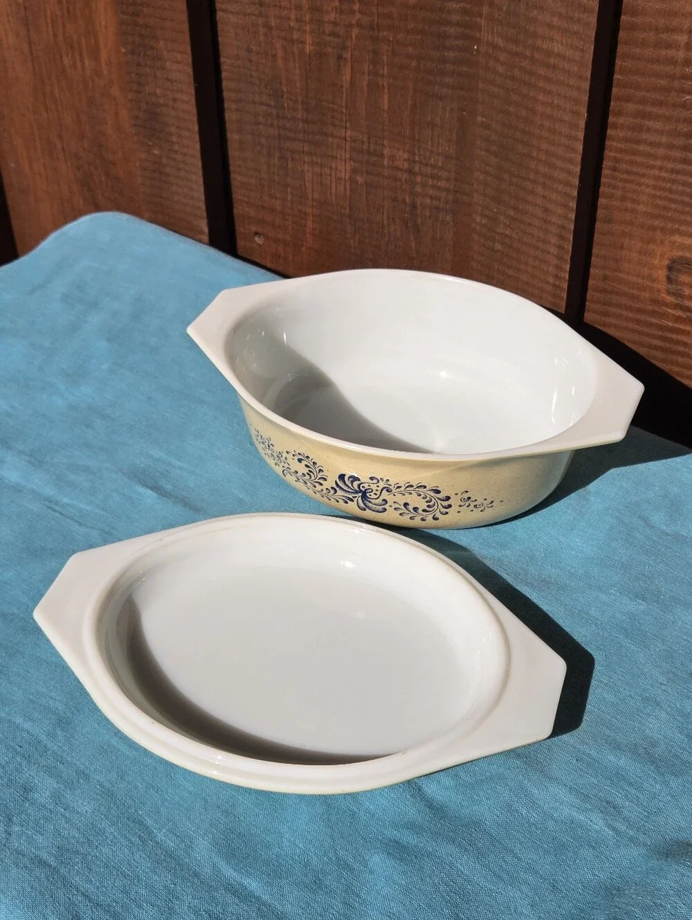 Pyrex Homestead 043 Oval Casserole With Lid