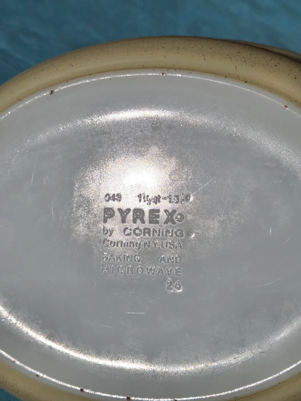Pyrex Homestead 043 Oval Casserole With Lid