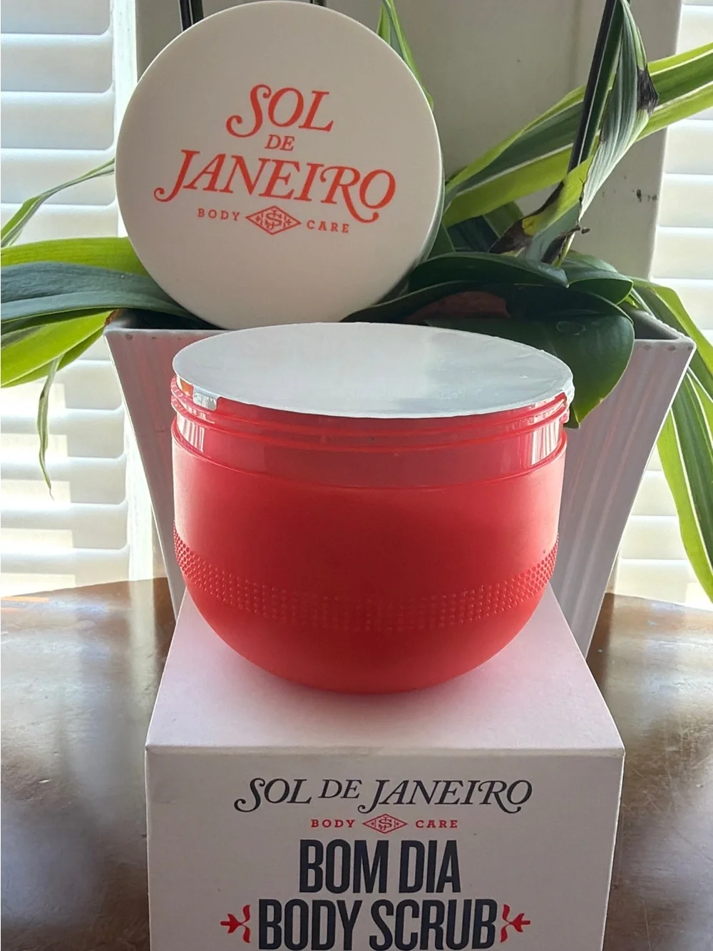 Sol de Janeiro Bom Dia Body Scrub — Red