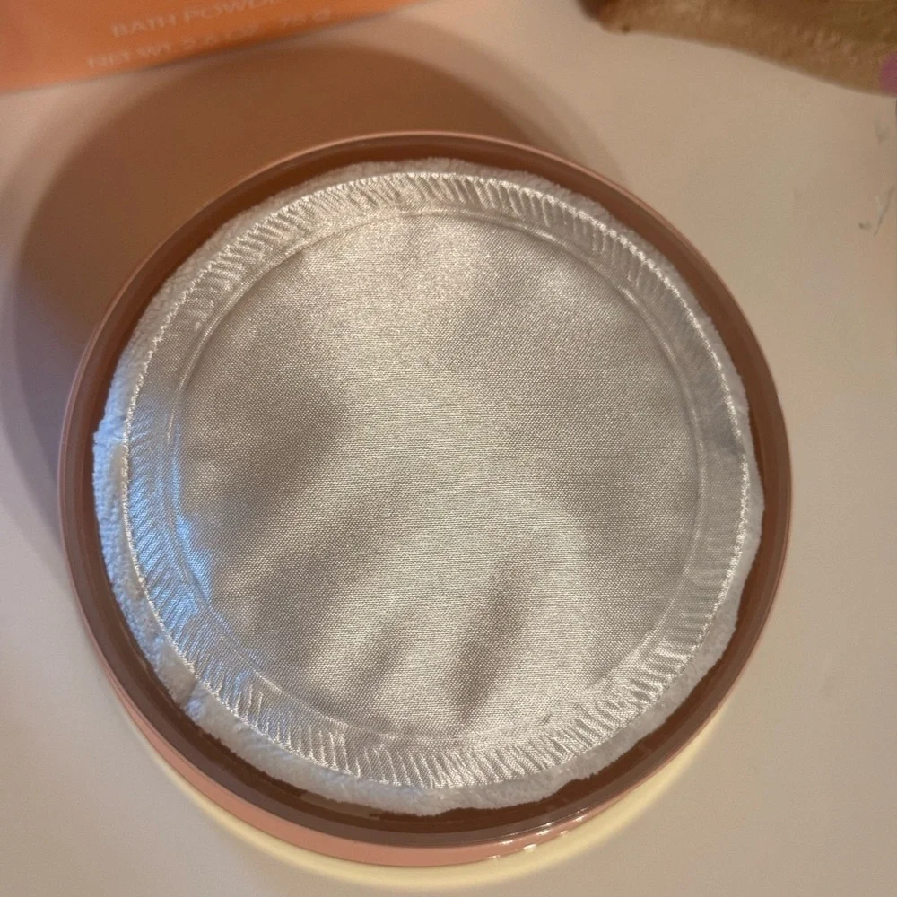 White Shoulders by Evyan Bath/Body Dusting Powder 2.6 oz New in box