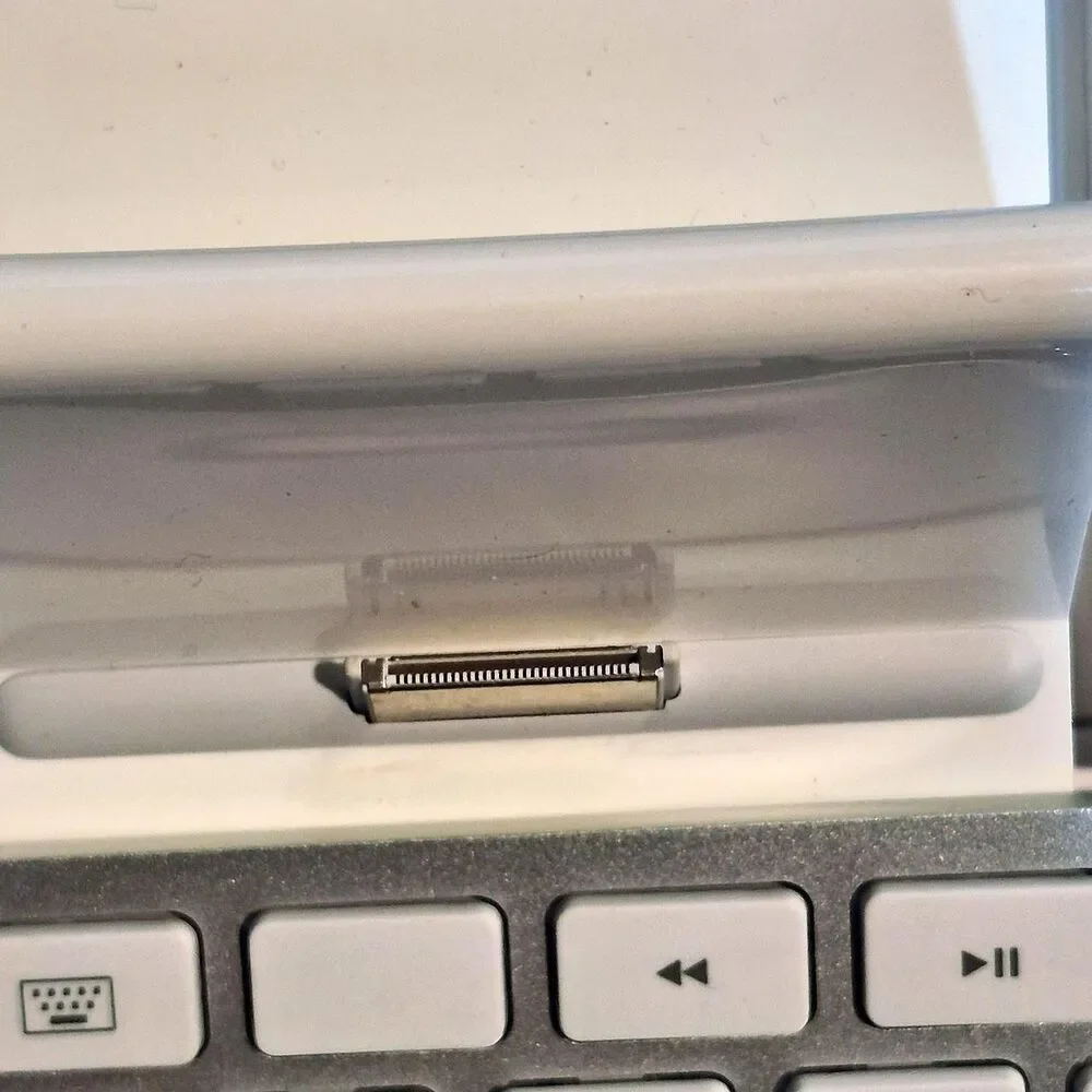 Rare Apple iPad Keyboard Dock Silver and White