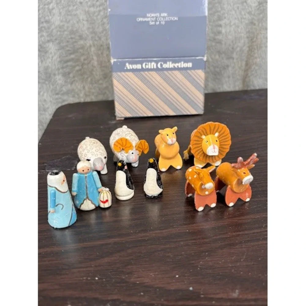 Vintage Avon Noahs Ark Ornament Collection Set of 10 Wooden Mini Figurines Boxed