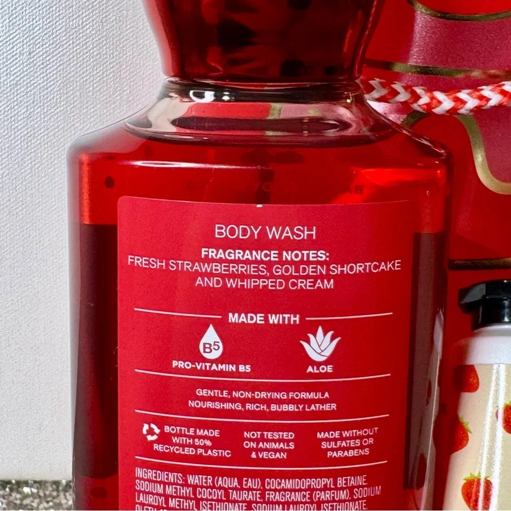 Bath and Body Works Strawberry Pound Cake 4 Piece Gift Set with Gift Bag NWT
