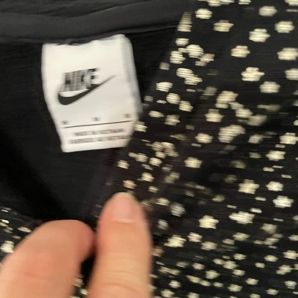 Nike Girls M long sleeve Pullover Black Silver Metallic stars Print hoodie