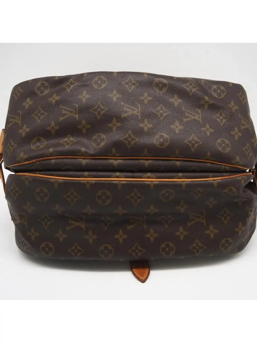 Louis Vuitton showcase exudes chic