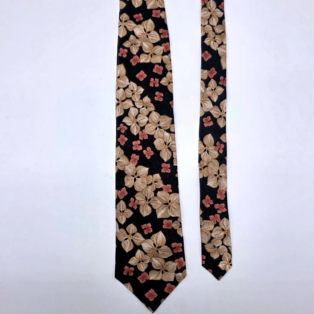 Rudy T. attire pattern