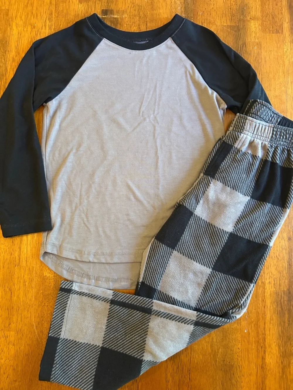 GAP Black and Gray Raglan Pajama Set | Boy Size 6 | PJ Top Matching Plaid Bottom