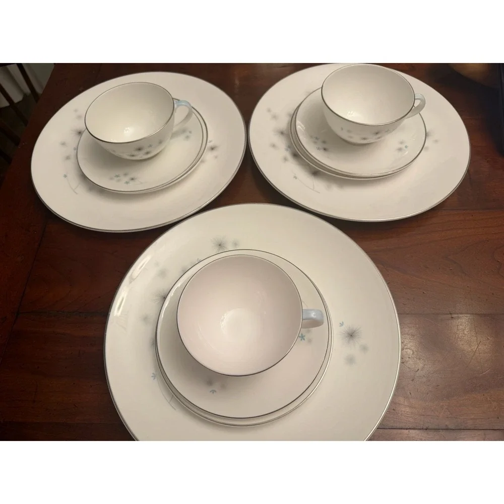 Royal Doulton Thistledown H4943 12pc Dinnerware Set Service for 3 MCM Bone China