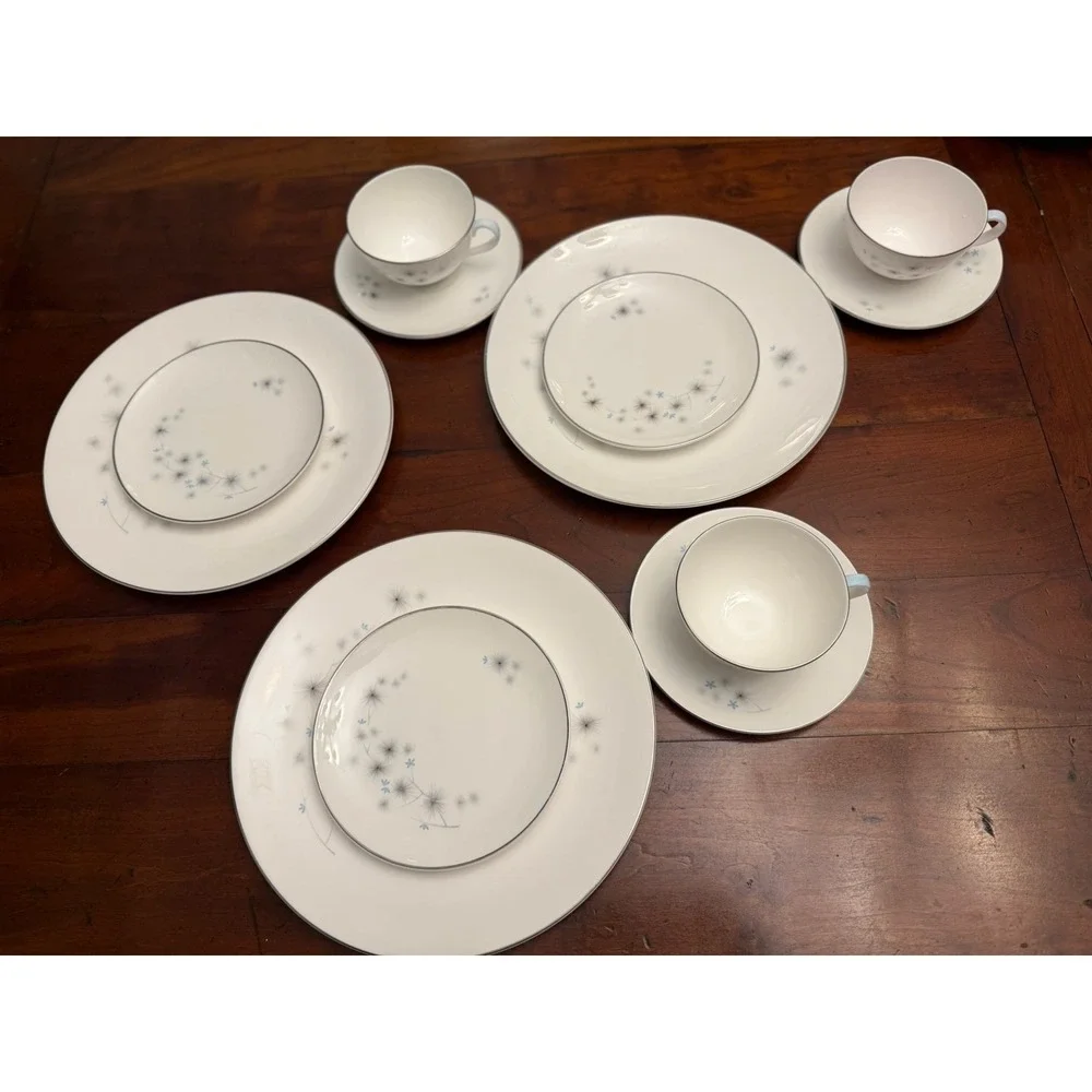 Royal Doulton Thistledown H4943 12pc Dinnerware Set Service for 3 MCM Bone China