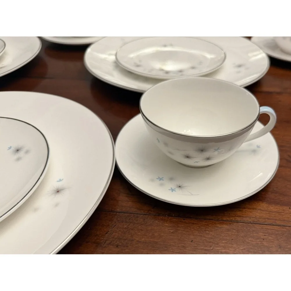 Royal Doulton Thistledown H4943 12pc Dinnerware Set Service for 3 MCM Bone China
