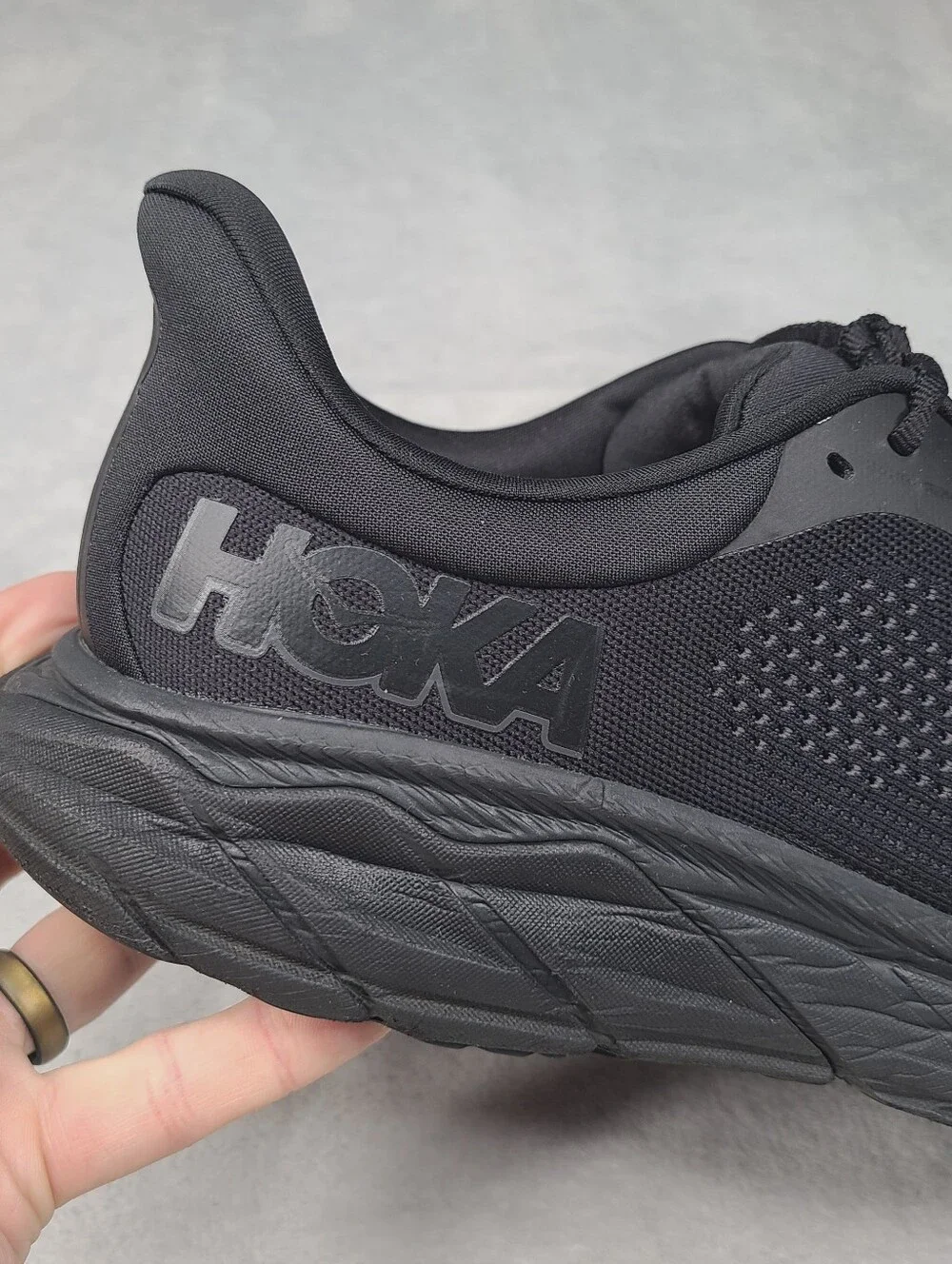 Hoka Arahi 7 Triple Black Stability Running Shoes Mens Size 11 2E (Wide)