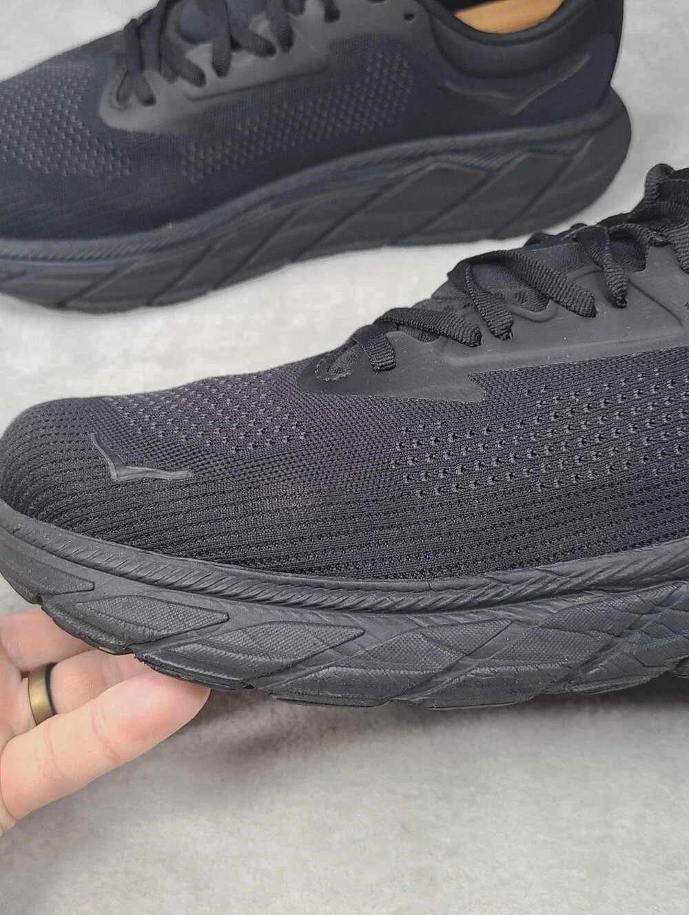 Hoka Arahi 7 Triple Black Stability Running Shoes Mens Size 11 2E (Wide)