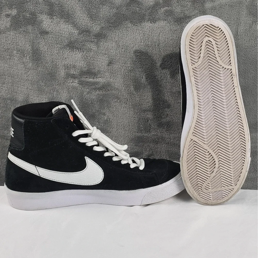 Nike footwear black