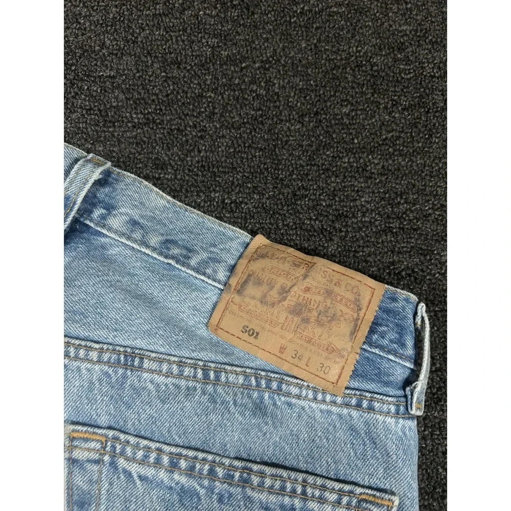 Levis due leg this