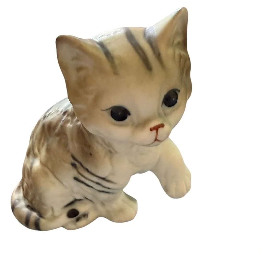 Vintage Ceramic Tabby Kitten Figurine Playful Raised Paw‎ Grey Striped Cat Decor