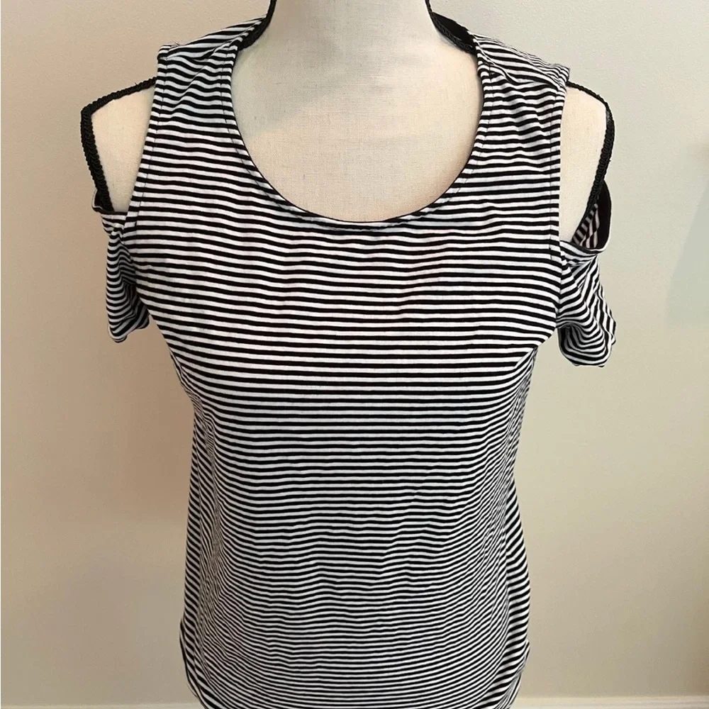 Michael Kors Black and White Cold Shoulder Short Sleeve T-Shirt