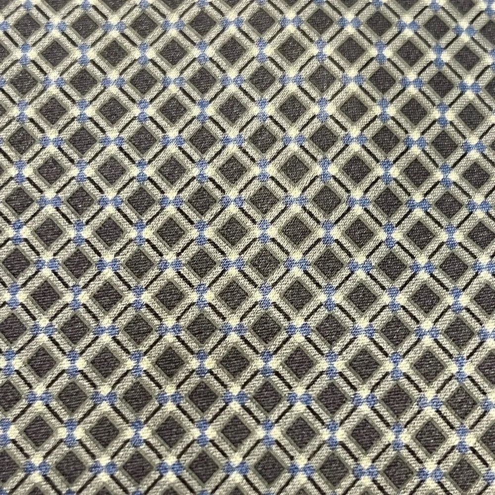 🔥👔PERRY ELLIS 100% silk tie. Silver gray with dot pattern in charcoal & blue‼️