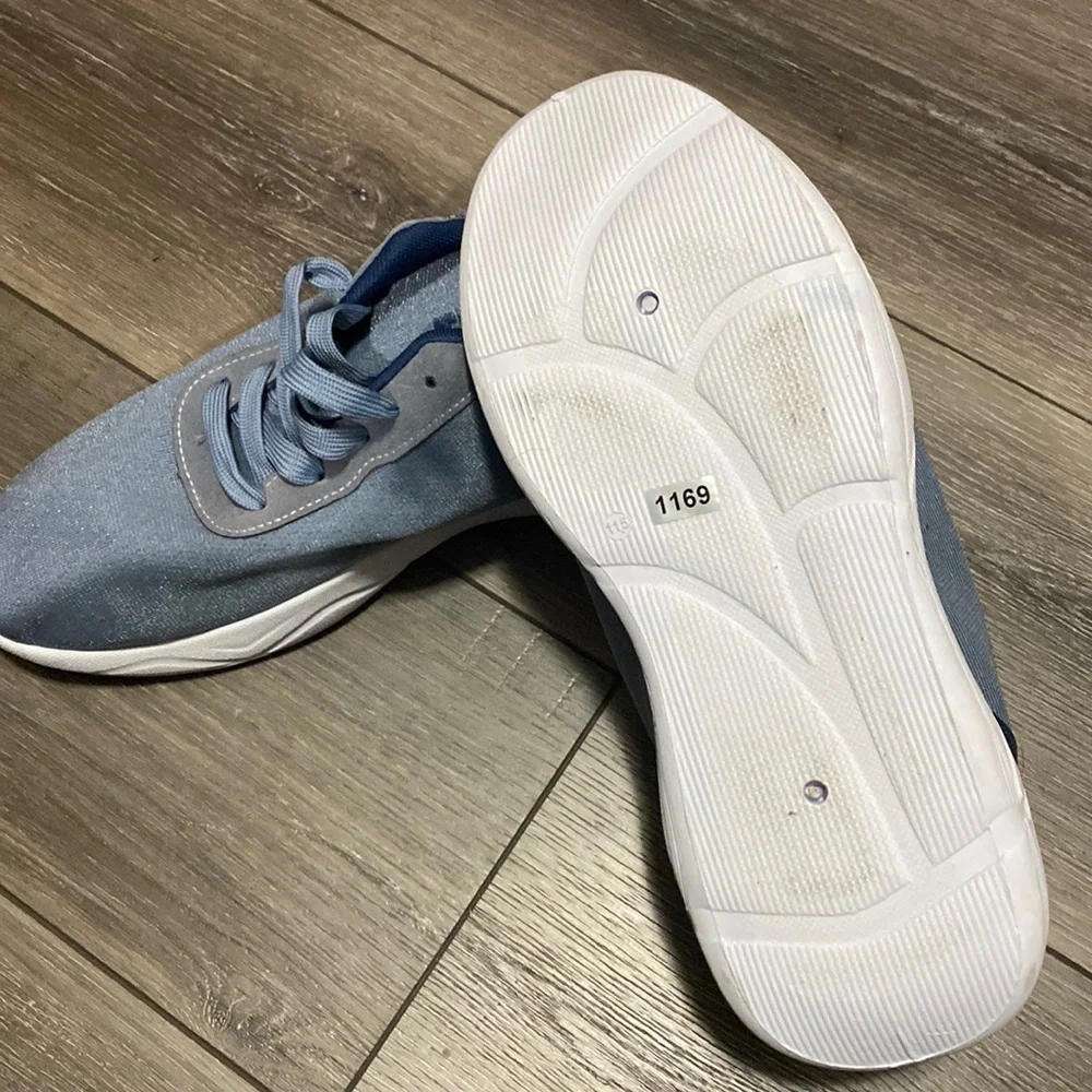 Hind trendy blue