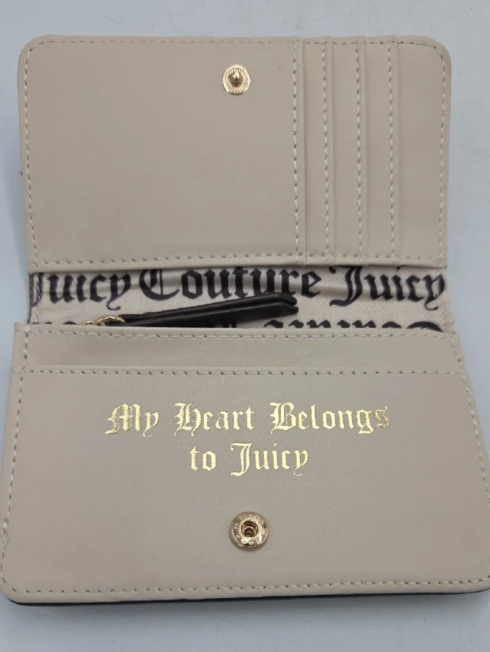 Juicy Couture My Heart Bongs To Juicy Wallet
