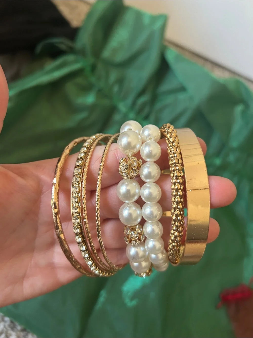 N/A elegant gold