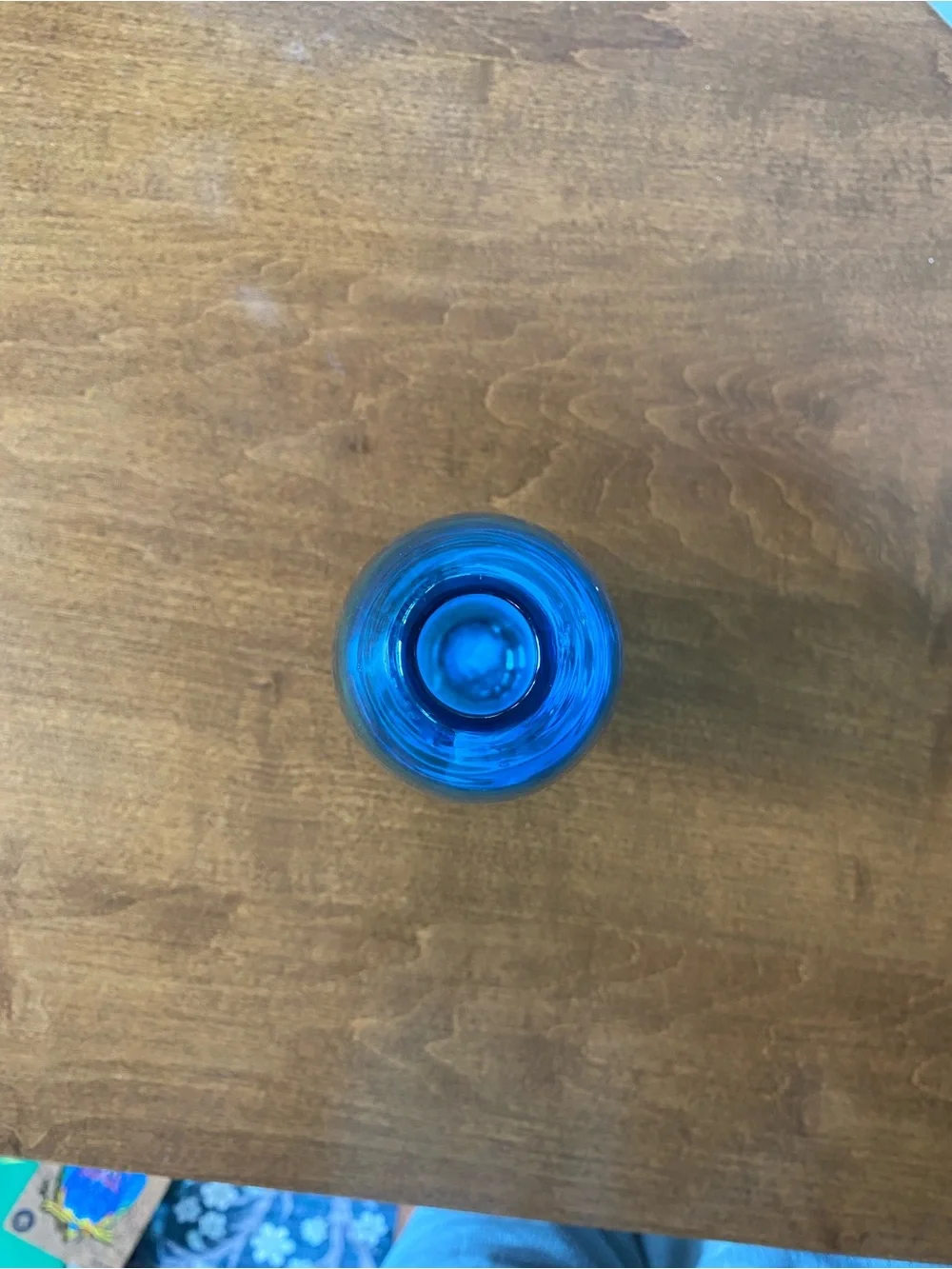 N/A striking blue