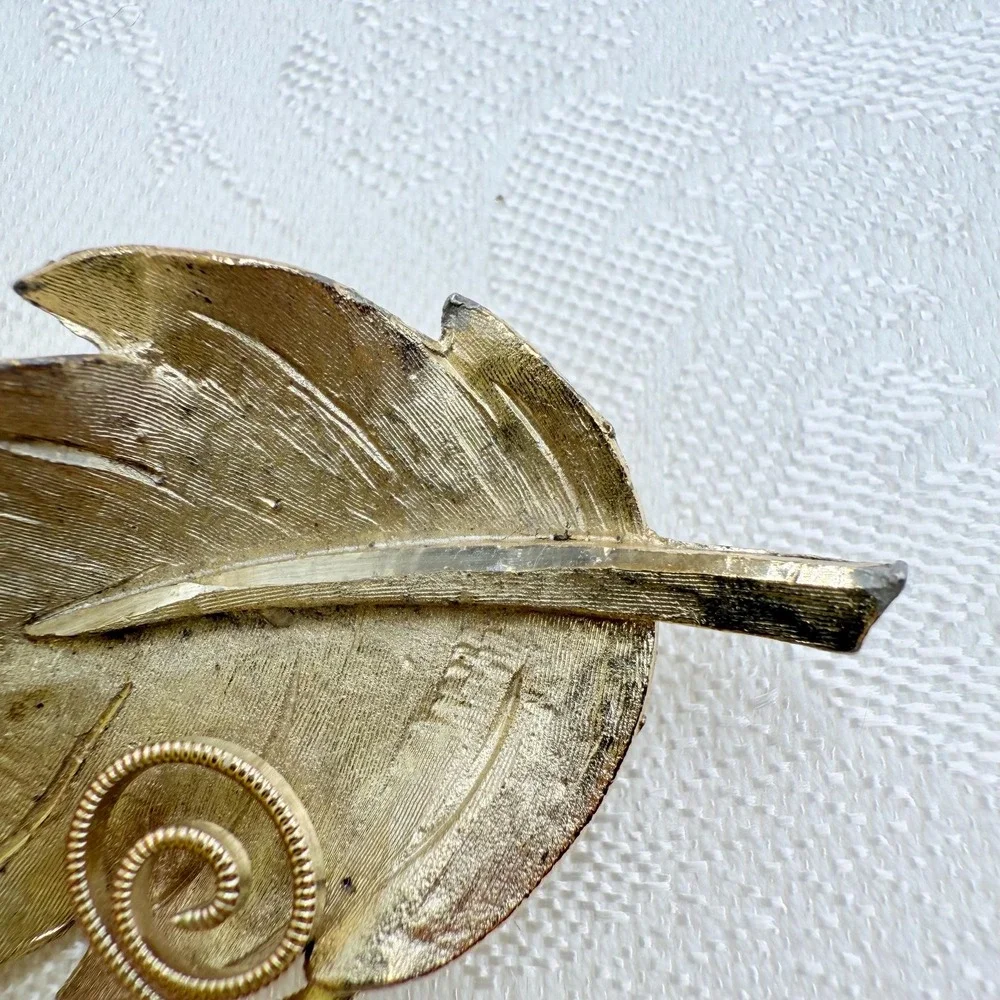 Vintage 60s B. Steinberg Kaslo BSK Gold Tone Leaf Foliage w/ Swirl Accent Brooch