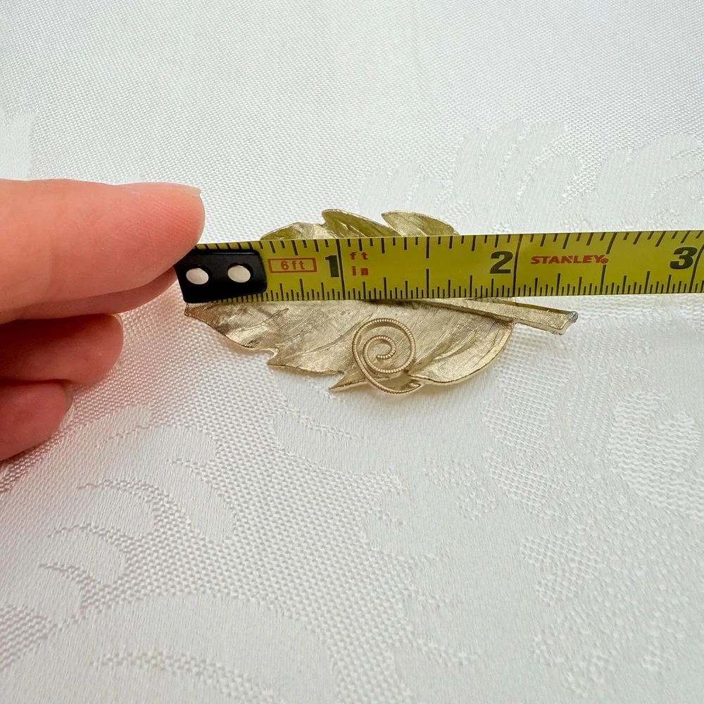 Vintage 60s B. Steinberg Kaslo BSK Gold Tone Leaf Foliage w/ Swirl Accent Brooch