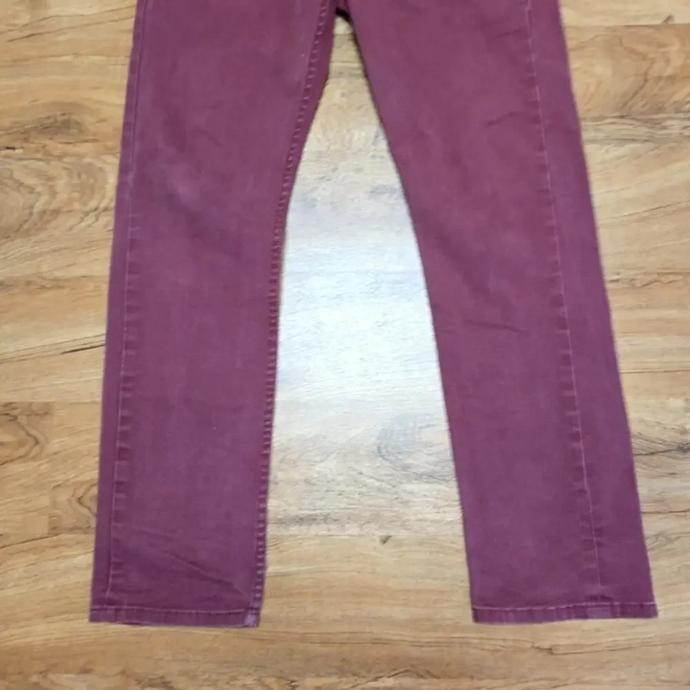 Levis burgundy new